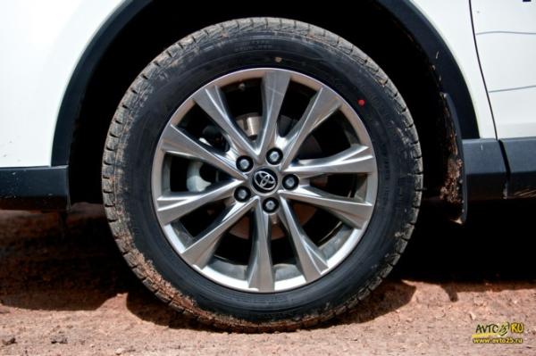 Тест-драйв Toyota RAV4 2016: время реформ